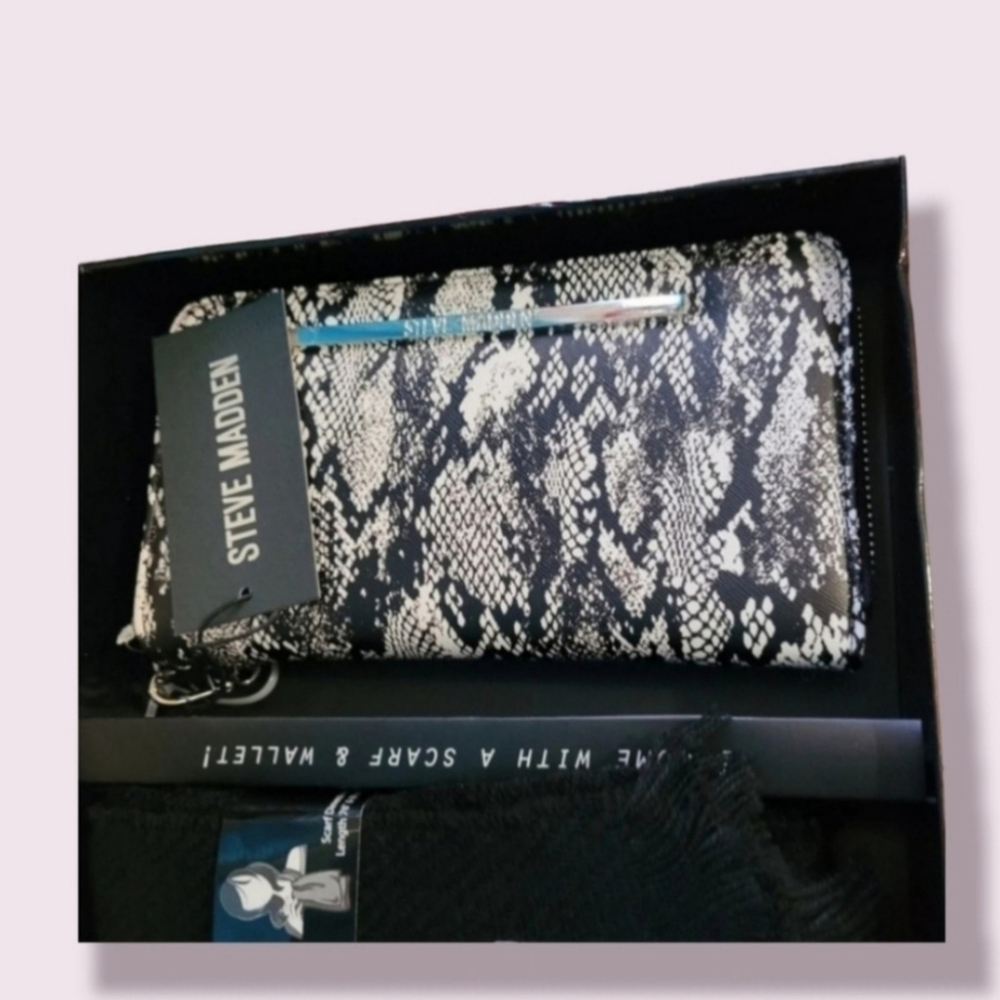Steve Madden Wristlet & Scarf Boxed Gift Set (NEW) - Picture 4 of 10